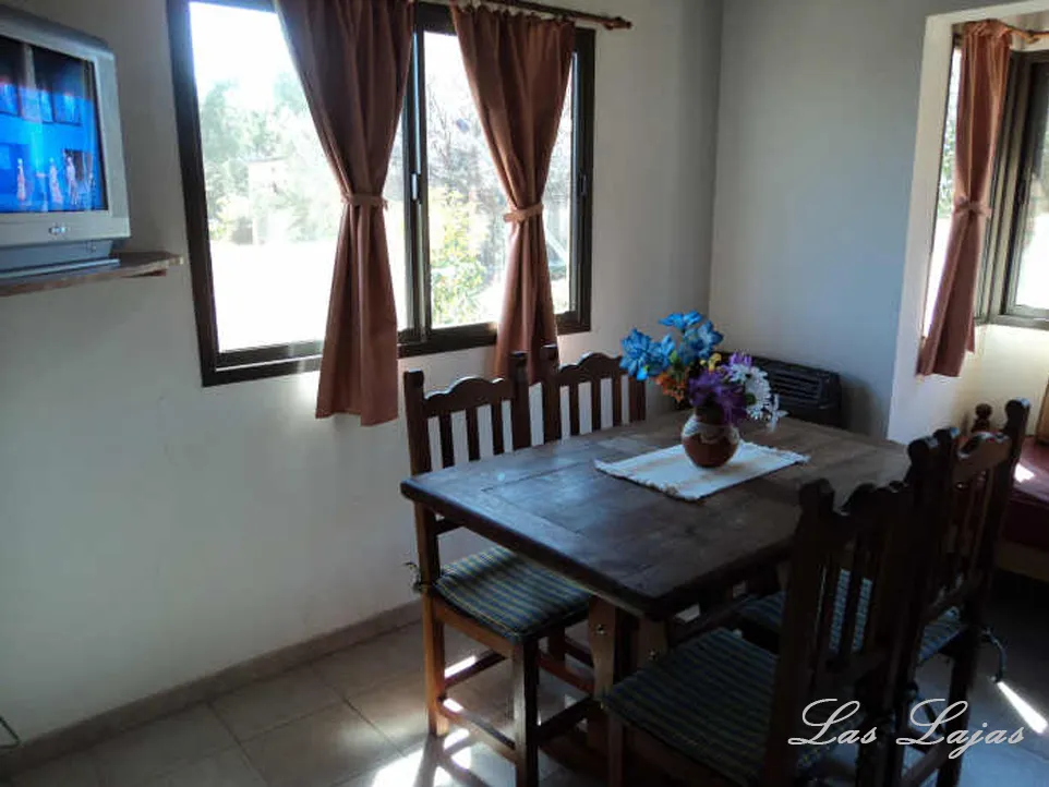 Comedor con TV, Complejo Las Lajas, Merlo